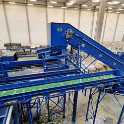 Ligne de triage automatique servant à trier des bouteilles en PET, des canettes et boîtes de conserve en Al et en Fe