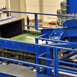 Ligne de triage automatique servant à trier des bouteilles en PET, des canettes et boîtes de conserve en Al et en Fe