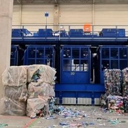 Ligne de triage automatique servant à trier des bouteilles en PET, des canettes et boîtes de conserve en Al et en Fe