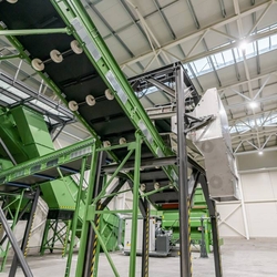 Ligne de triage automatique servant à trier des déchets ménagers, du plastique et du papier