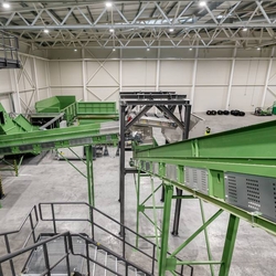 Ligne de triage automatique servant à trier des déchets ménagers, du plastique et du papier