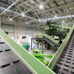 Ligne de triage automatique servant à trier des déchets ménagers, du plastique et du papier