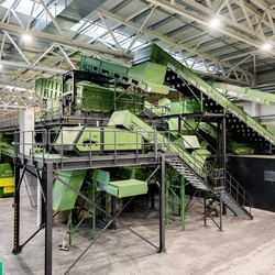 Ligne de triage automatique servant à trier des déchets ménagers, du plastique et du papier